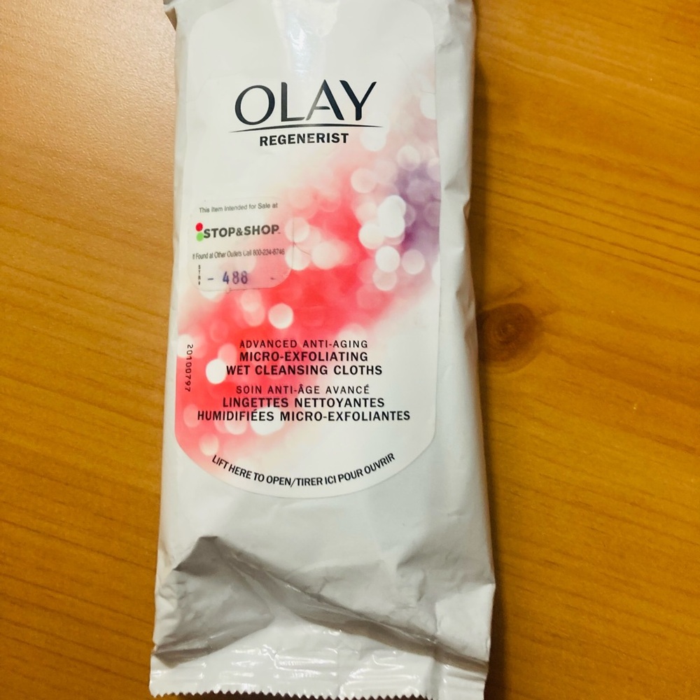 NWT ⭐️ Olay Regenerist Anti-Aging Micro-Exfoliating Wet Cleansing Cloths